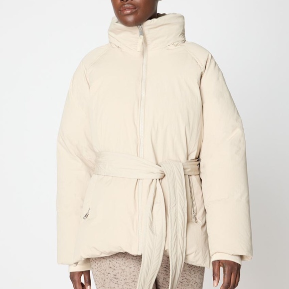 Short down jacket Invigorate Oversized RDS Down Puffer with Stowaway Hood - Picture 1 of 9